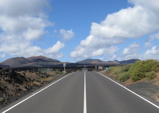 straight_lava_road