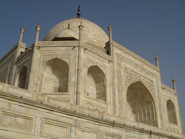 Taj_from_below