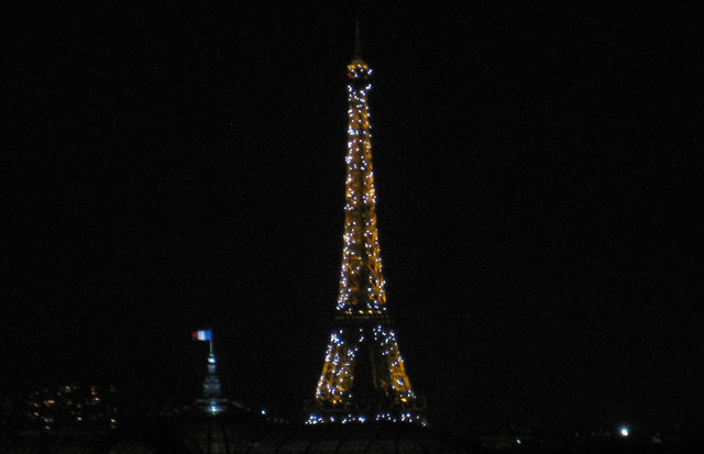 eiffel_night_flag