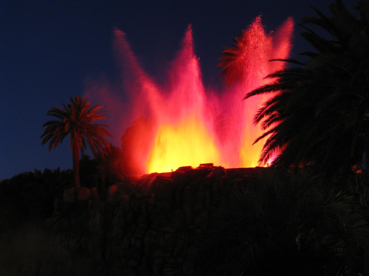 mirage_volcano_show