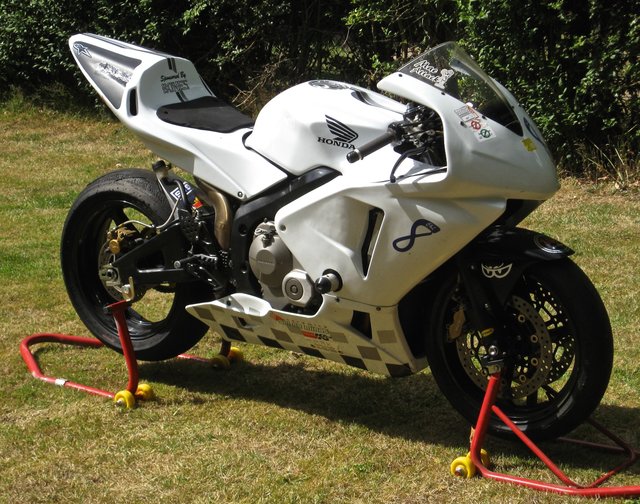 CBR600RR_Track_02