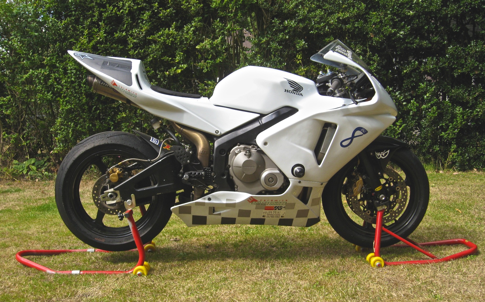 CBR600RR_Track_06